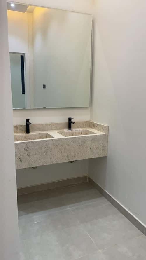 5 bedroom villa in Al Janadriyah 5