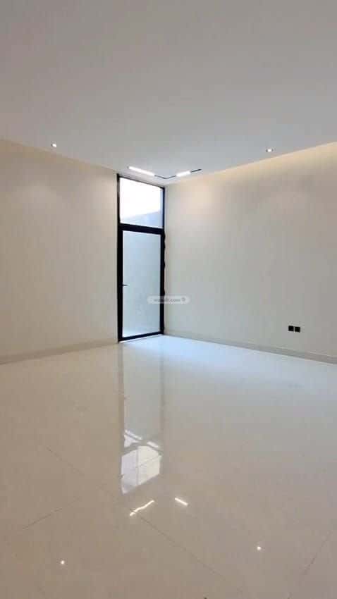 6 bedroom apartment in Al Janadriyah 4