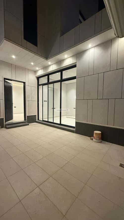 4 bedroom villa in Al Janadriyah 8