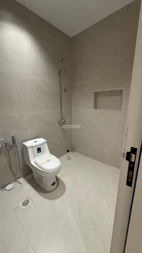 4 bedroom villa in Al Janadriyah 6