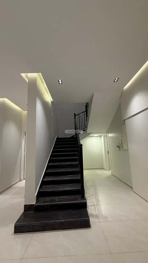 4 bedroom villa in Al Janadriyah 13