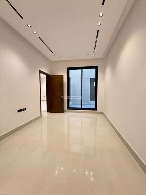 5 bedroom villa in Al Mahdiyyah 3