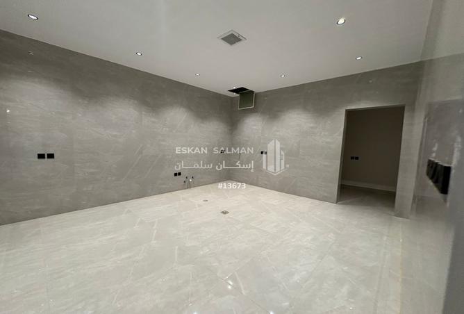 7 bedroom apartment in Al Maizilah 2