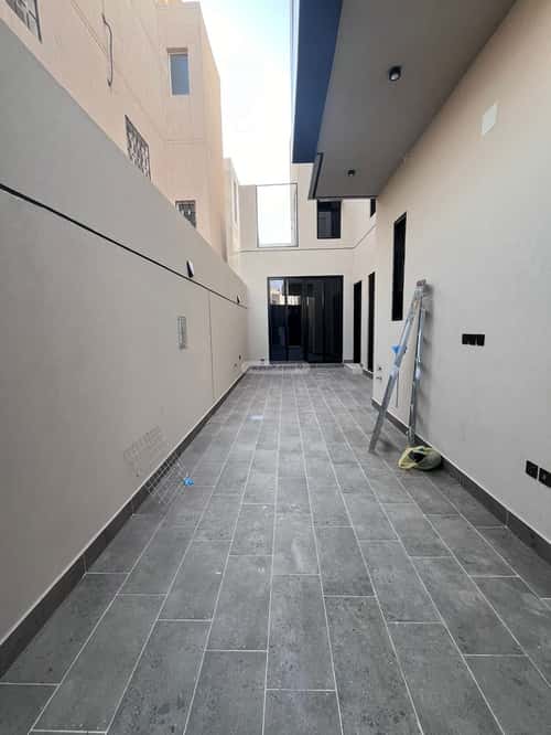 5 bedroom villa in Al Mahdiyyah 2