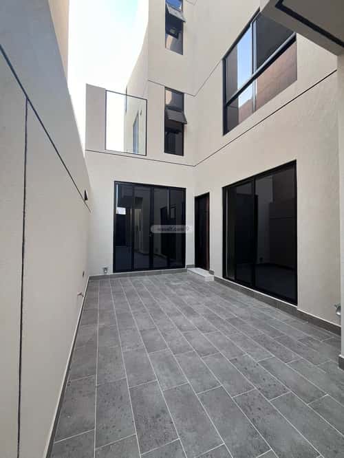 5 bedroom villa in Al Mahdiyyah 4