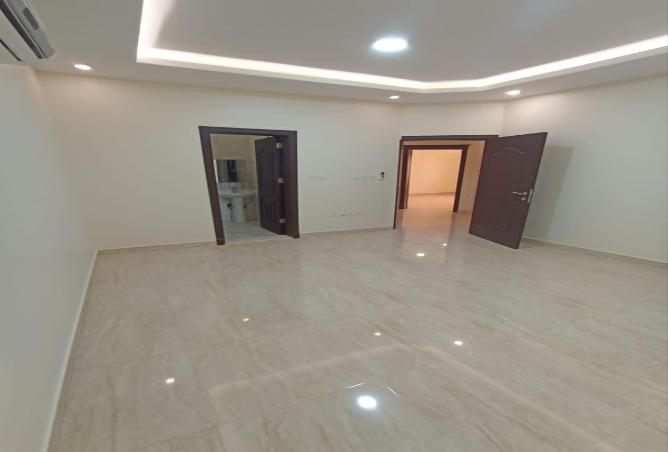 4 bedroom apartment in Al Rawdah 3