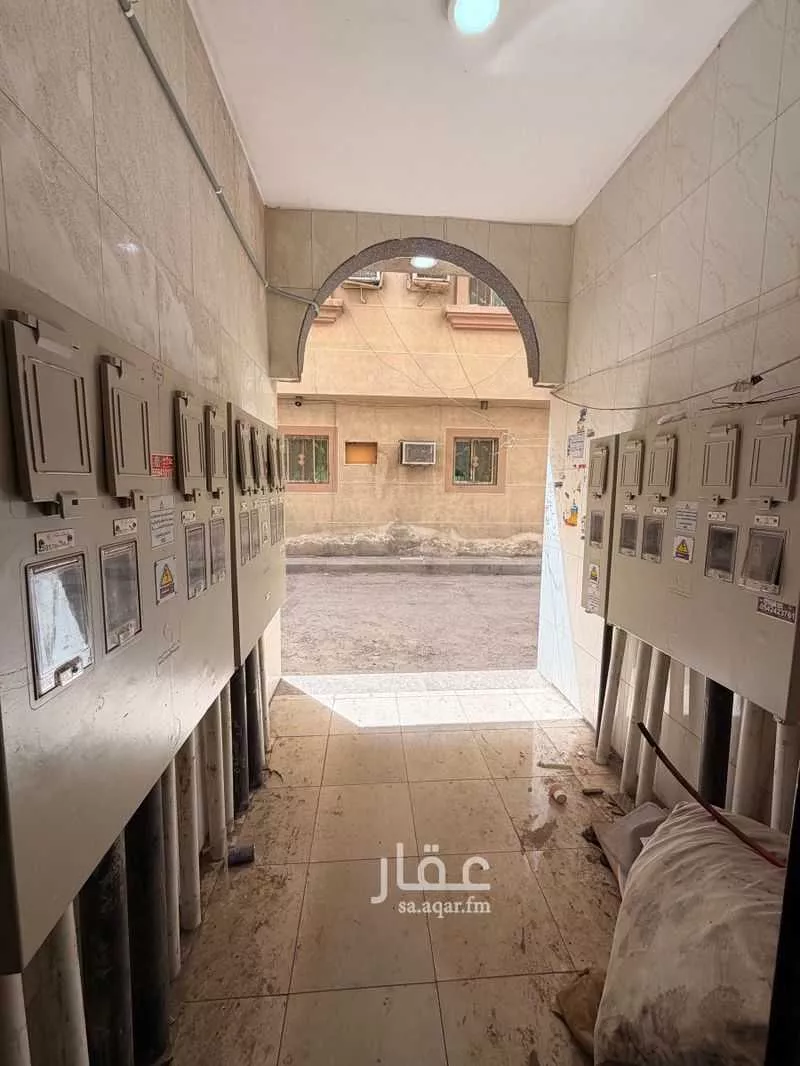 325 sqm building in Al Khaleej 4