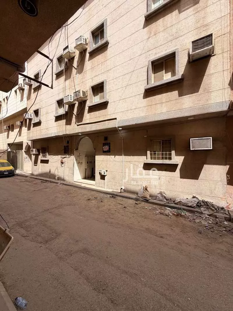 325 sqm building in Al Khaleej 5