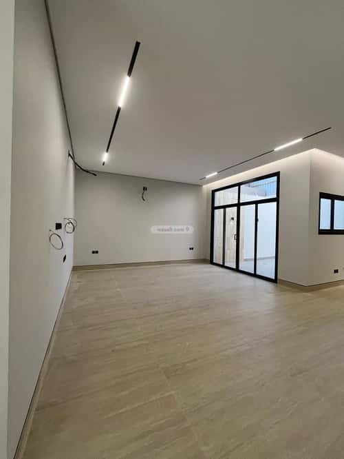 5 bedroom villa in Al Mahdiyyah 2