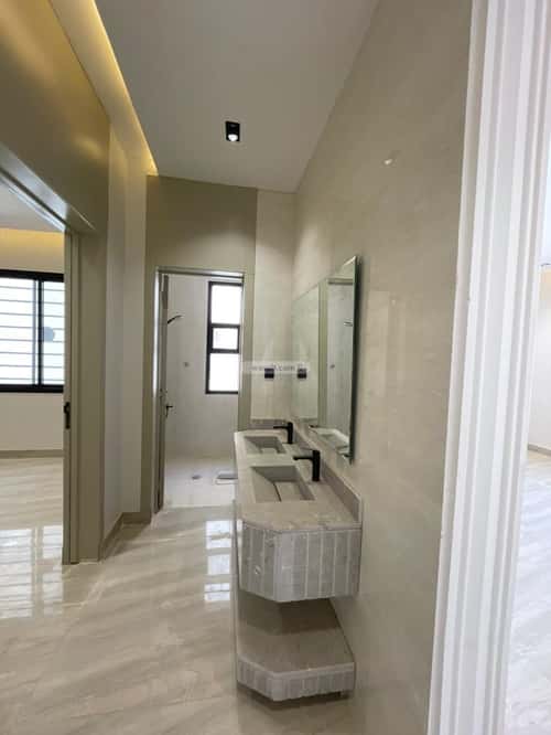 4 bedroom floor in Al Janadriyah 6