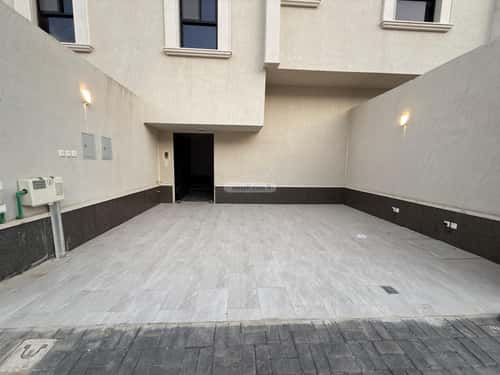 4 bedroom floor in Al Qadisiyah 2