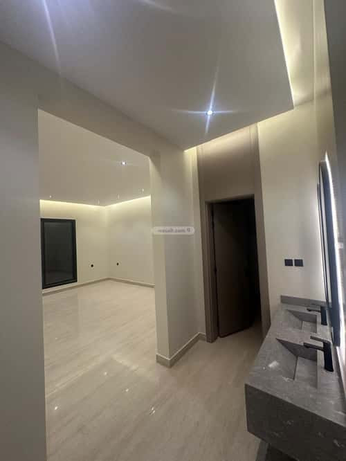 5 bedroom villa in Al Janadriyah 2