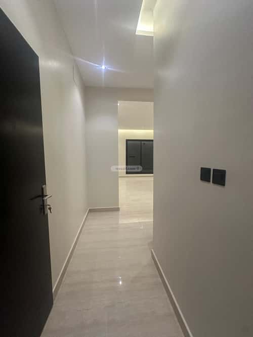 5 bedroom villa in Al Janadriyah 4