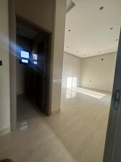 5 bedroom villa in Al Janadriyah 8