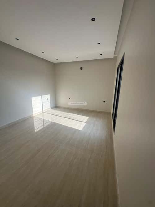 5 bedroom villa in Al Janadriyah 9