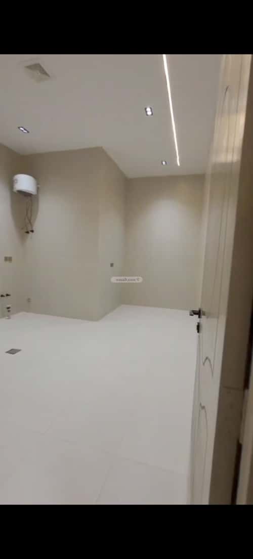 5 bedroom floor in Al Janadriyah 3