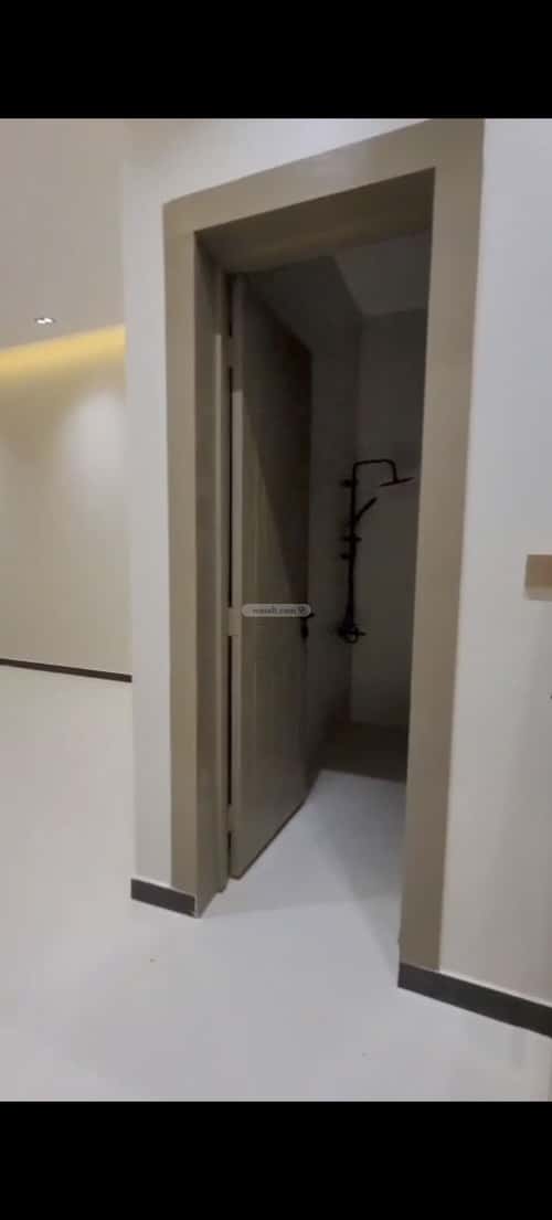 5 bedroom floor in Al Janadriyah 8