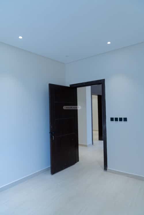 5 bedroom floor in Al Janadriyah 3