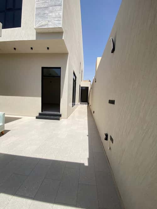 5 bedroom floor in Al Khaleej 4