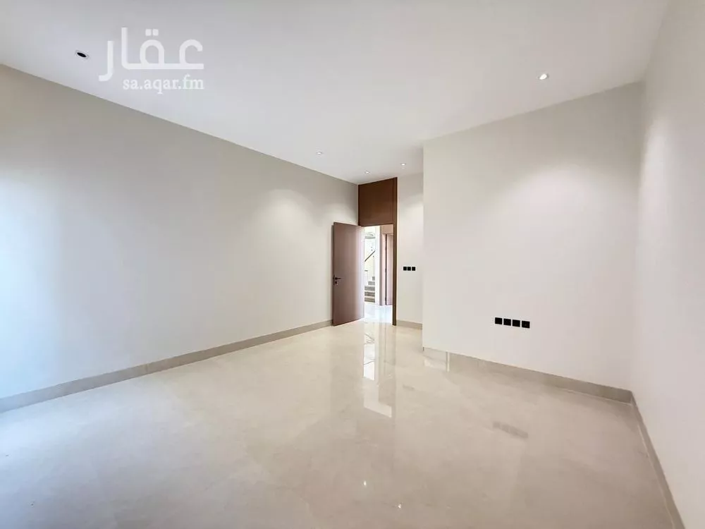 6 bedroom villa in Al Mahdiyyah 3