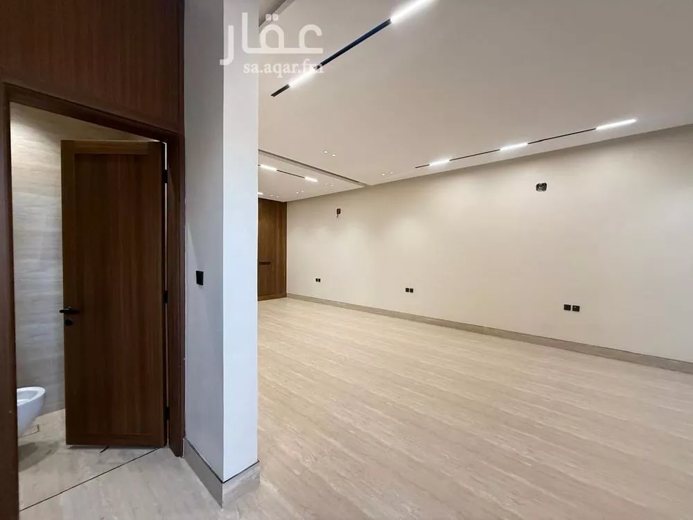 5 bedroom villa in Al Mahdiyyah 3