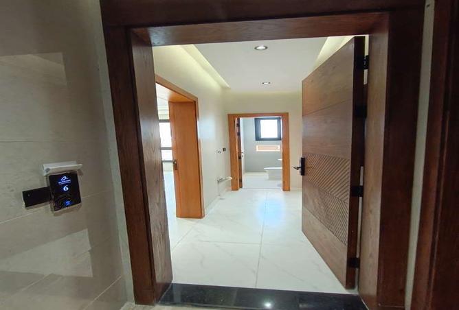 شقة 4 غرف في Ar Rawdah 3