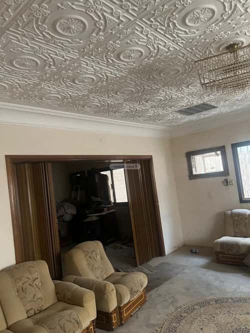 8 bedroom villa in Al Rabwa 1