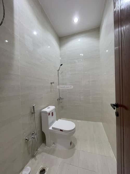 5 bedroom floor in Al Janadriyah 2