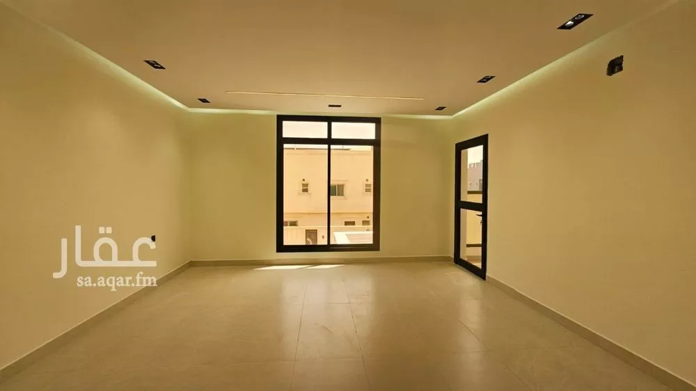 5 bedroom villa in Al Khaleej 8