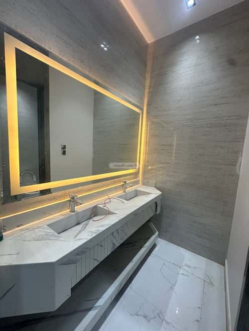 4 bedroom floor in Al Janadriyah 2