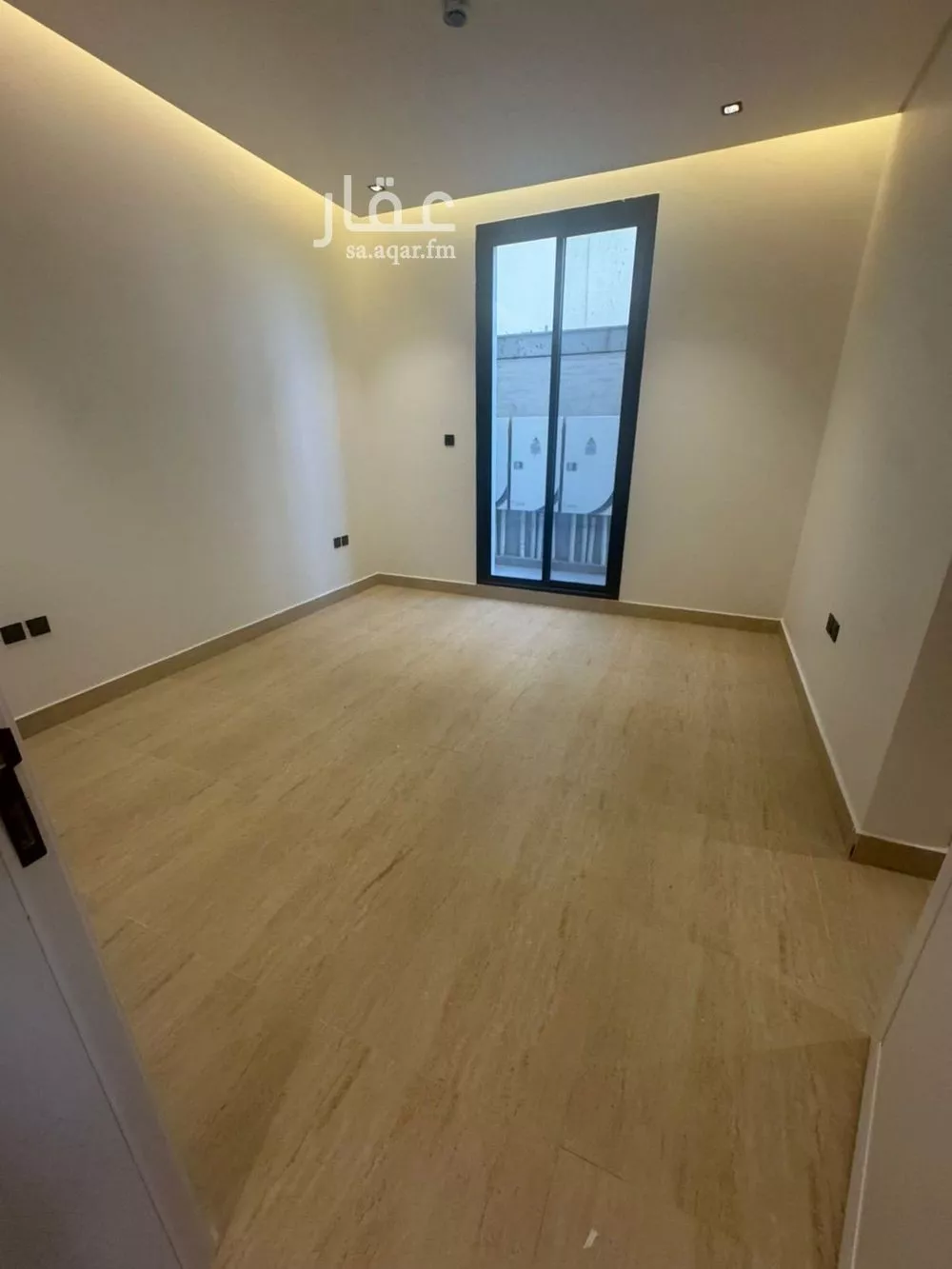 شقة 2 غرف في المغرزات 4