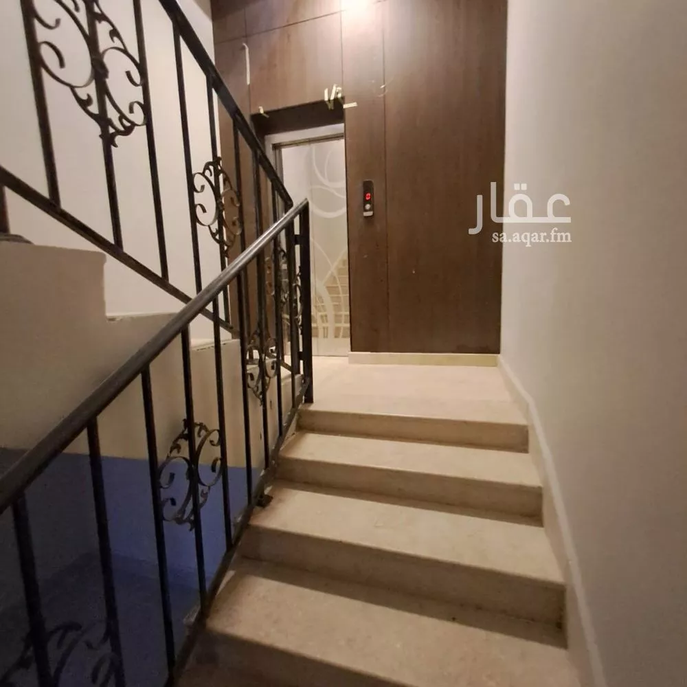3 bedroom floor in Al Janadriyah 1