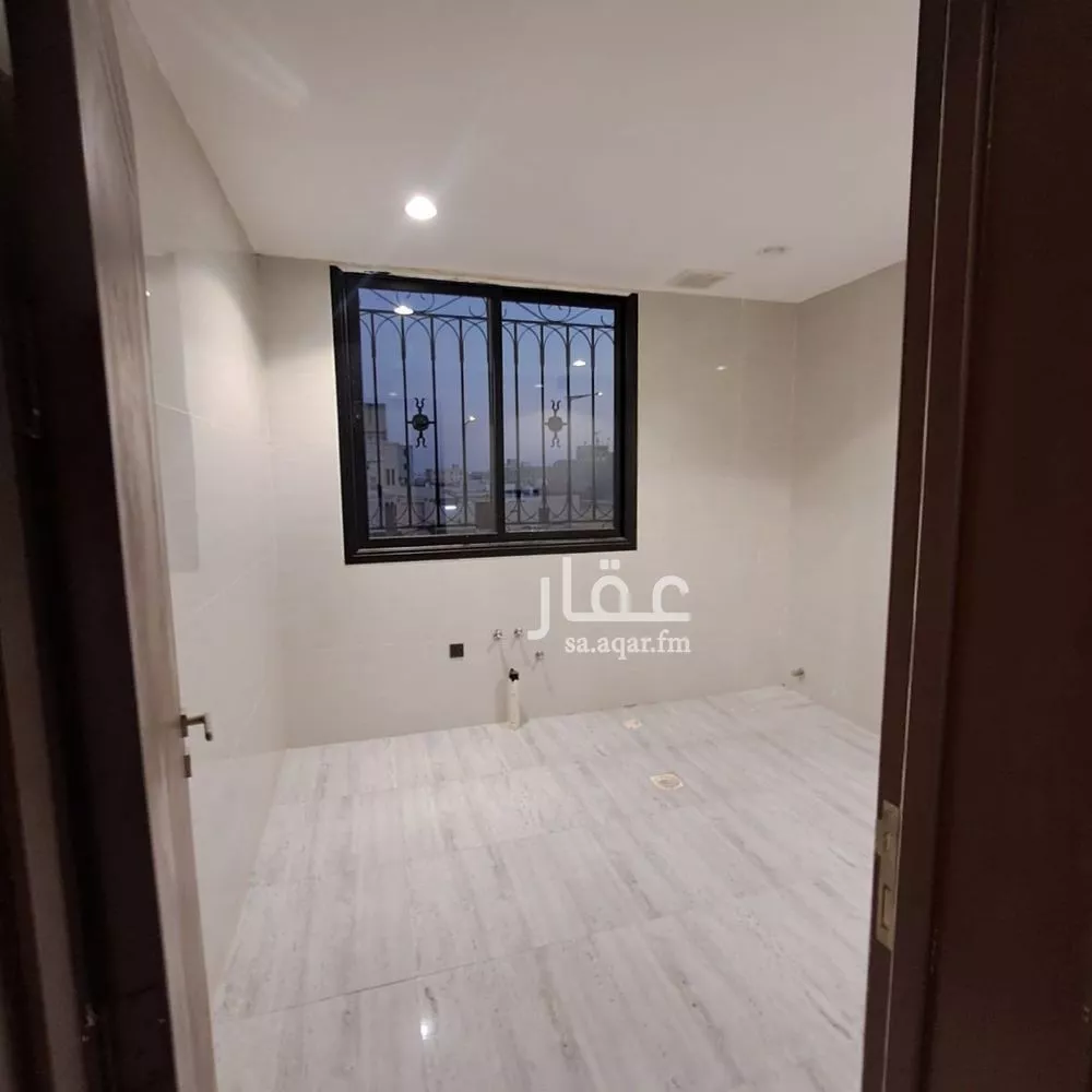 3 bedroom floor in Al Janadriyah 2