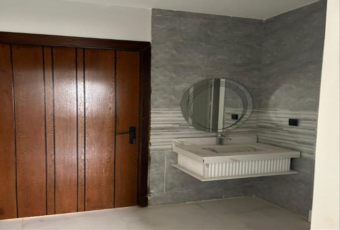 5 bedroom apartment in Al Marwa 3