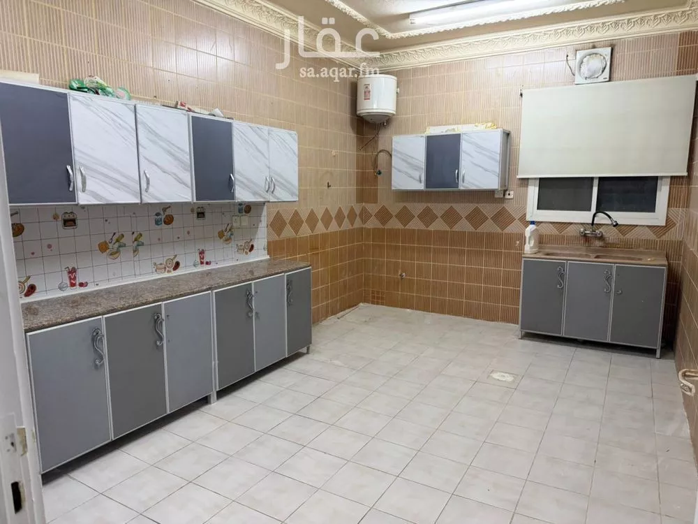 3 bedroom floor in Al Munsiyah 2