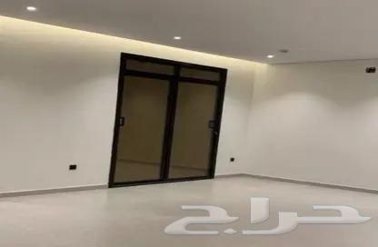 شقة  في العزيزية