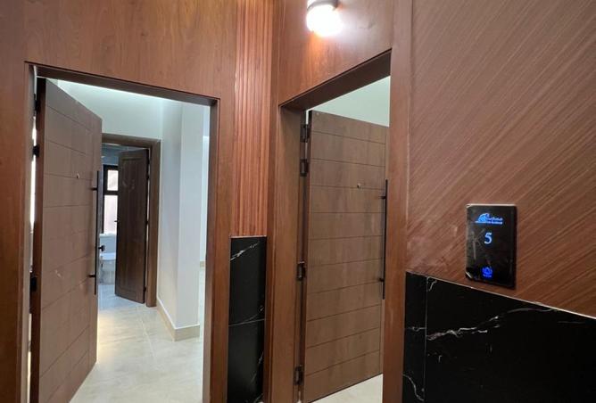 4 bedroom apartment in Al Rawdah 3