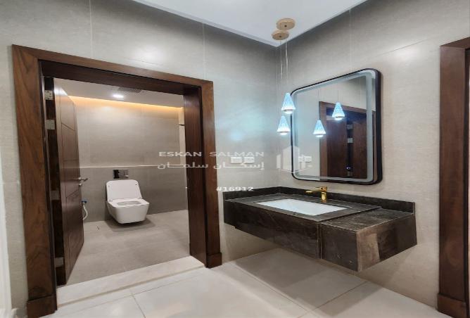 4 bedroom apartment in Al Aziziyah 3