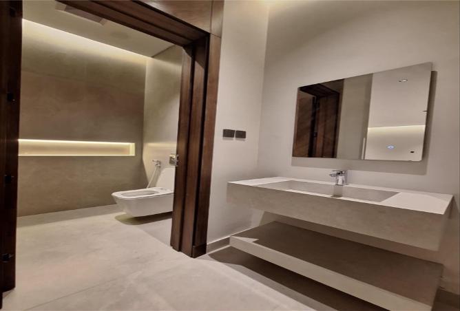 5 bedroom apartment in Al Salamah 3