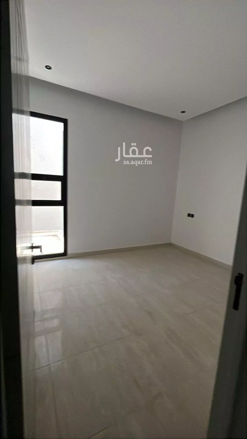 فيلا 5 غرف في الشرق 3