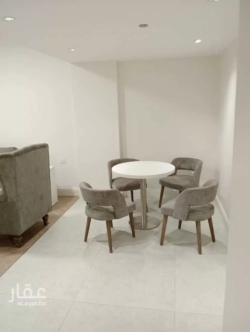 2 bedroom apartment in South Al Khobar 4
