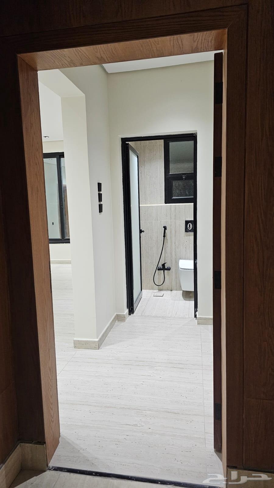 شقة 5 غرف في ضاحية الملك فهد 1