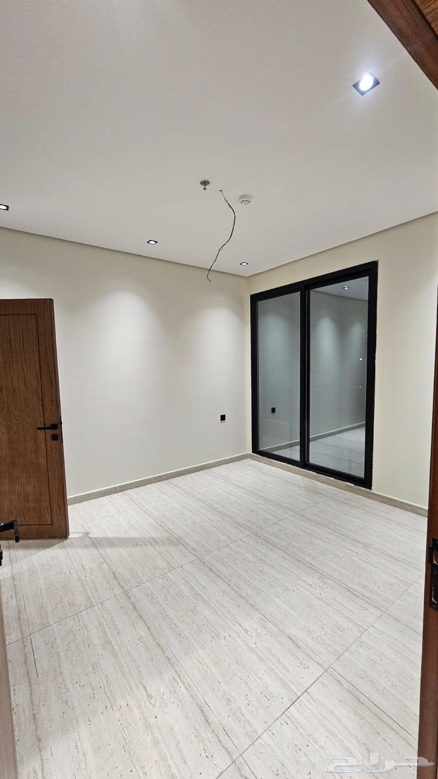 شقة 5 غرف في ضاحية الملك فهد 2