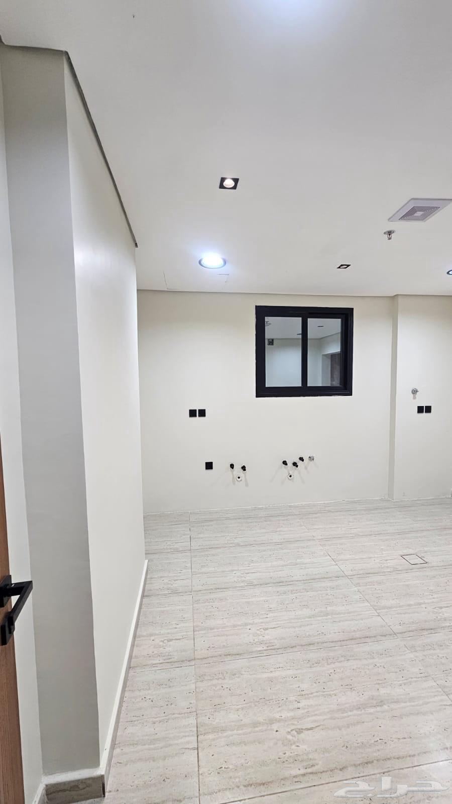 شقة 5 غرف في ضاحية الملك فهد 5