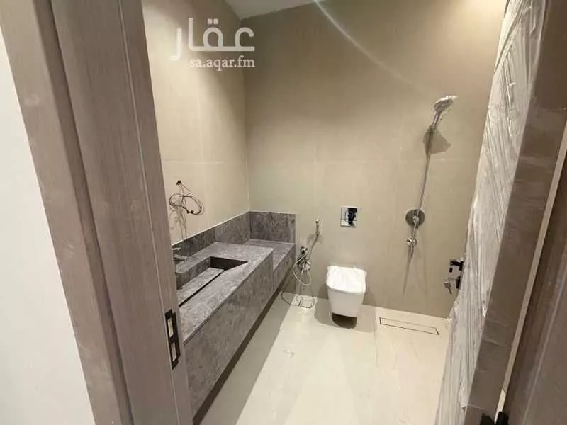 شقة 5 غرف في الملقا 3