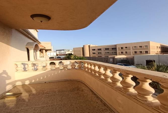 6 bedroom villa in Al Murjan 3