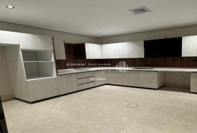 4 bedroom apartment in Al Hamra 3