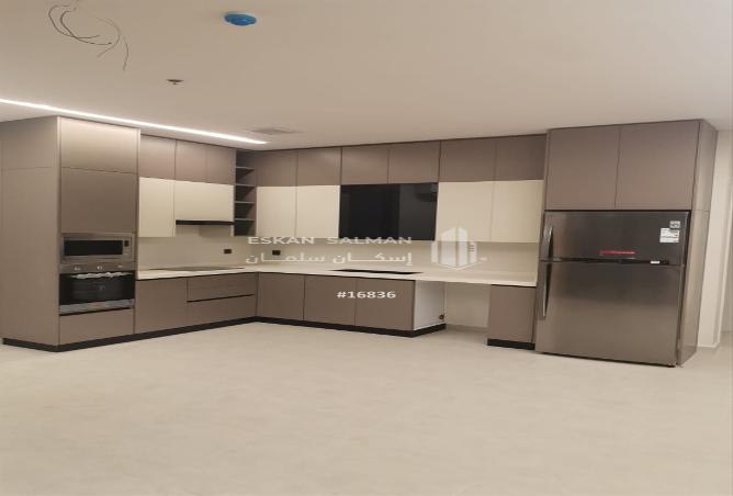 6 bedroom apartment in Al Bahr 3