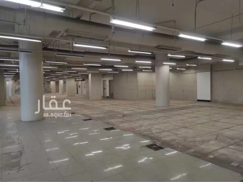 محل 1400 م² في القبلتين 3