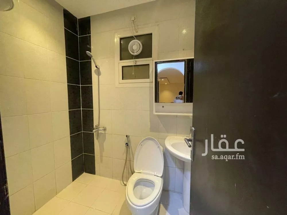 شقة 4 غرف في الملقا 6